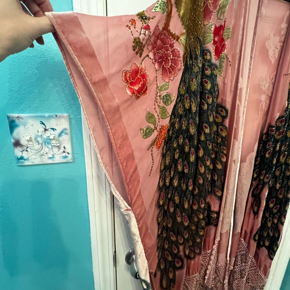 Pink Peacock design Robe - Picture 2 of 3